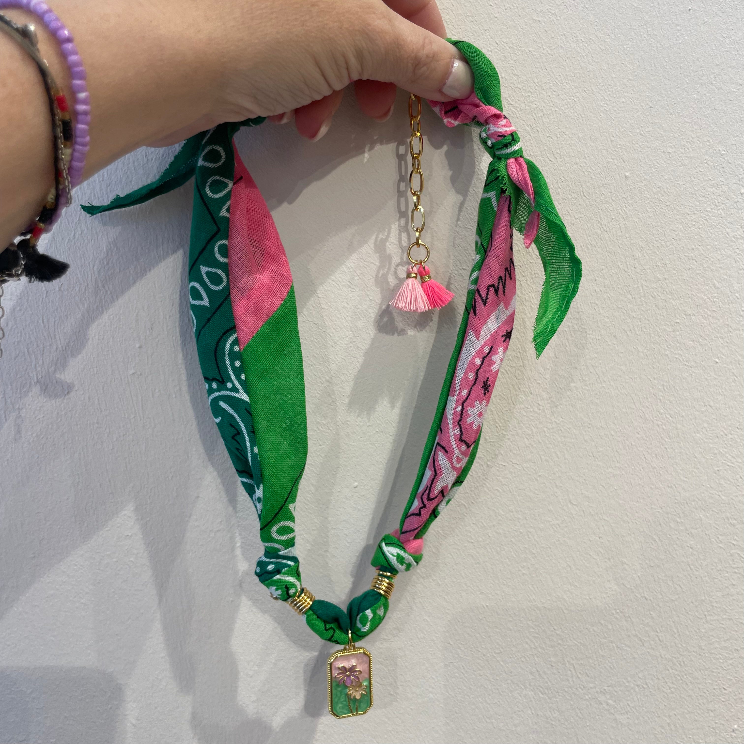 bandana necklace - palmtree - green/pink