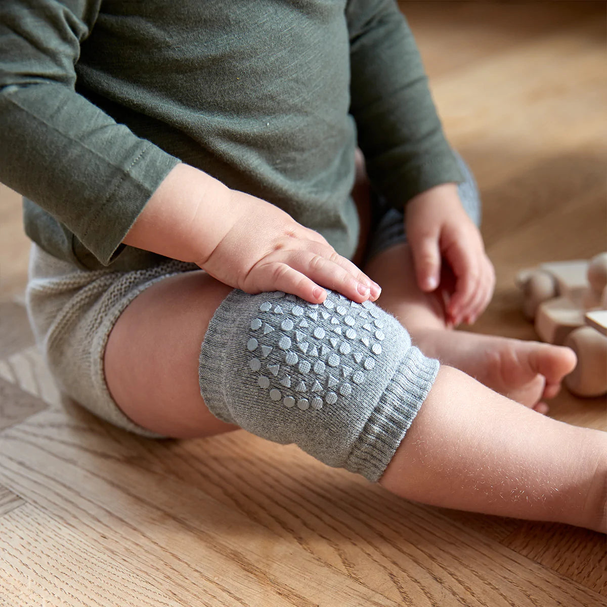Gobabygo - crawling kneepads - grey melange - Hyggekids