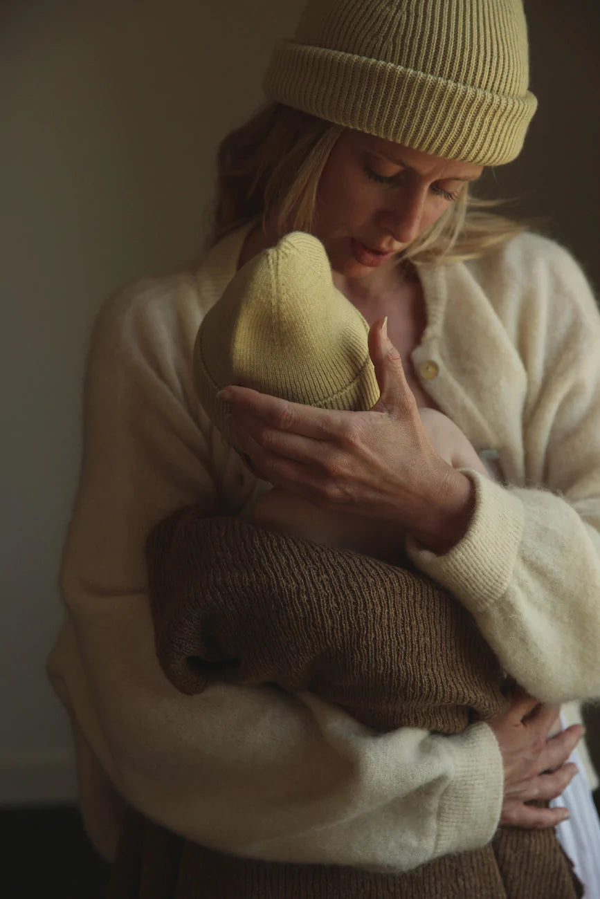 HVID - Newborn beanie - fonzie - light yellow - Hyggekids